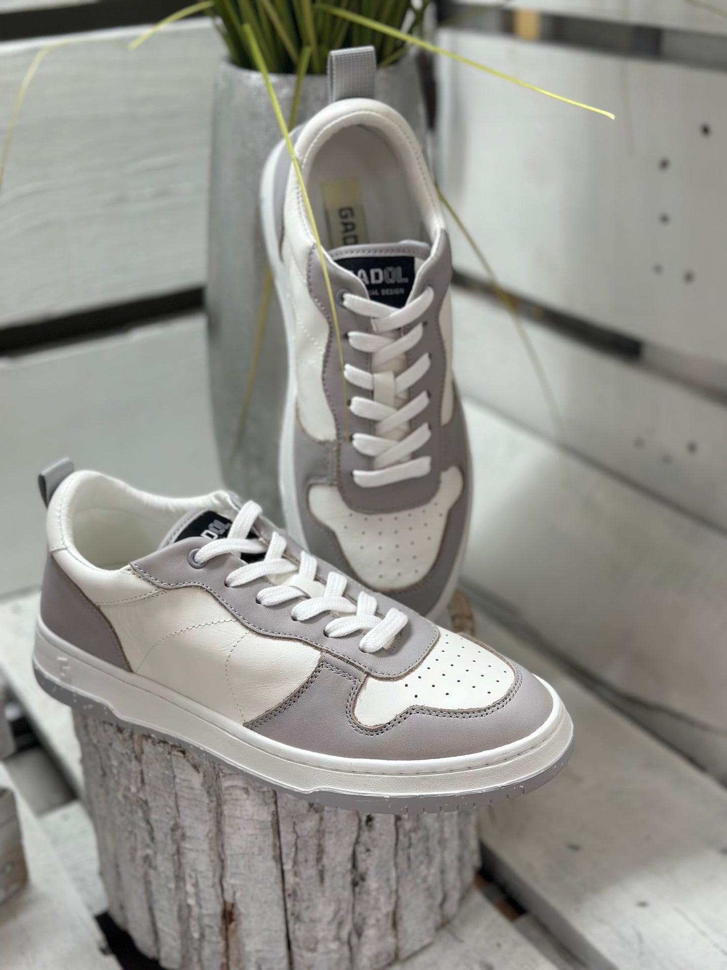 Vintage Havana Carrie sneakers in white/gray