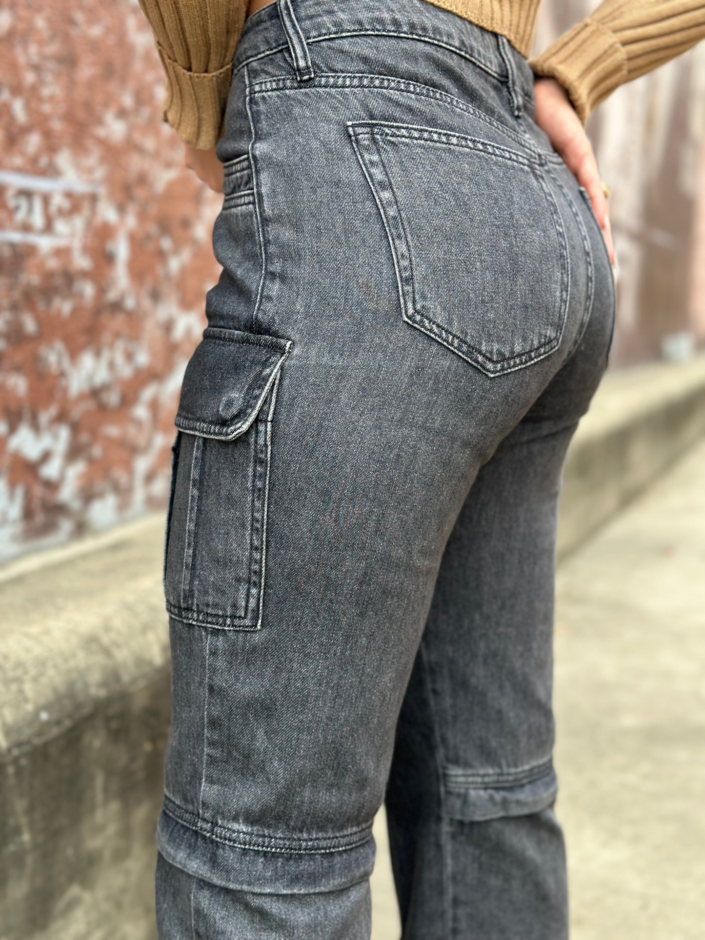 Hidden Tracey Cargo Jean in charcoal