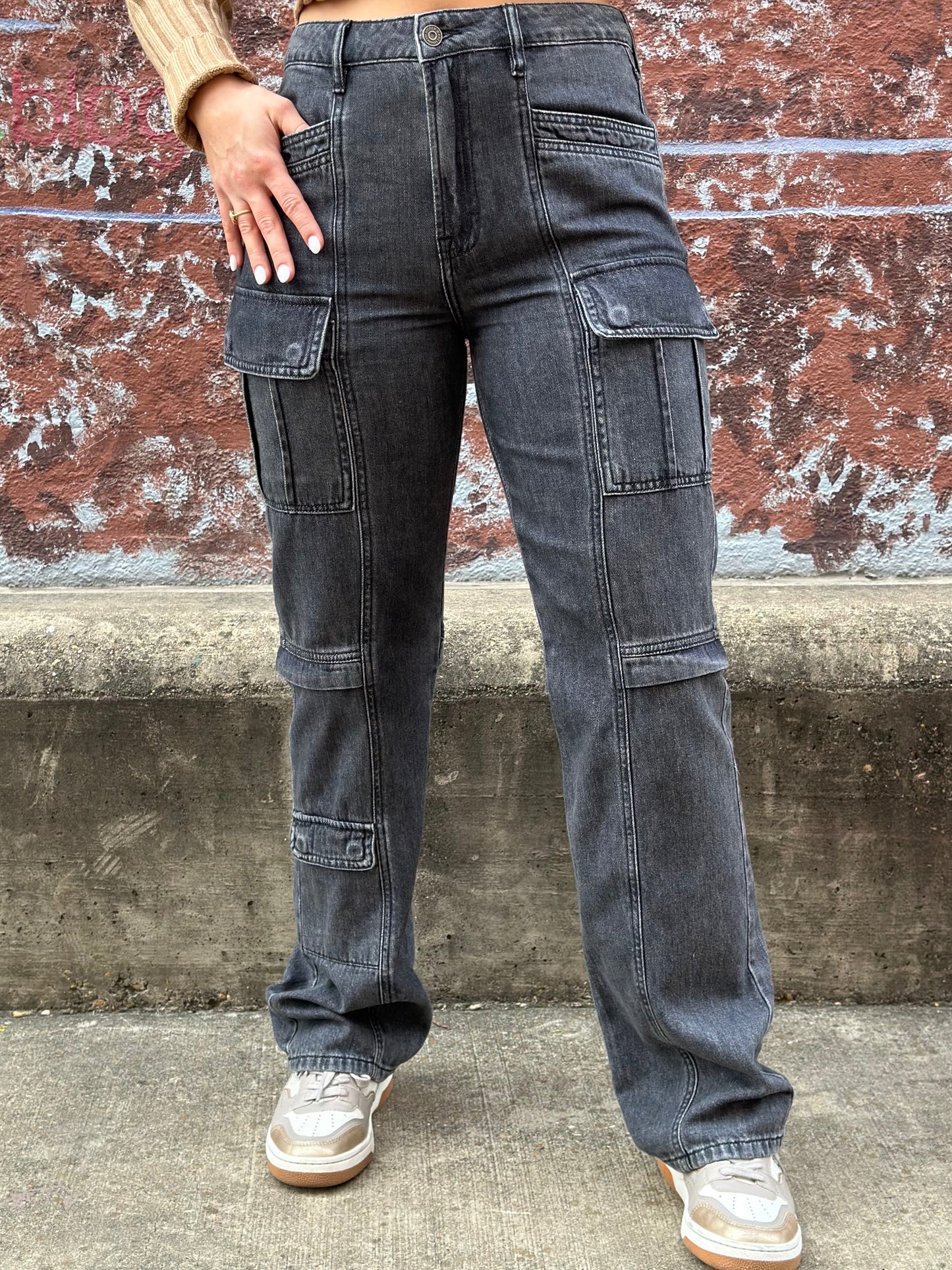Hidden Tracey Cargo Jean in charcoal