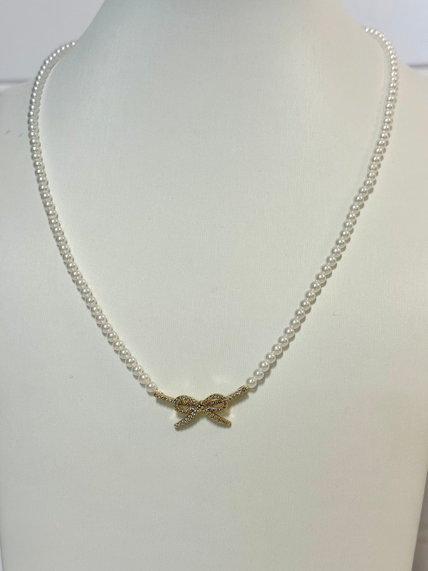 Bow & Pearls