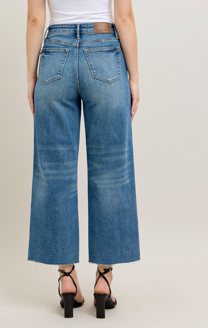 Judy Blue Magic Crop Jean