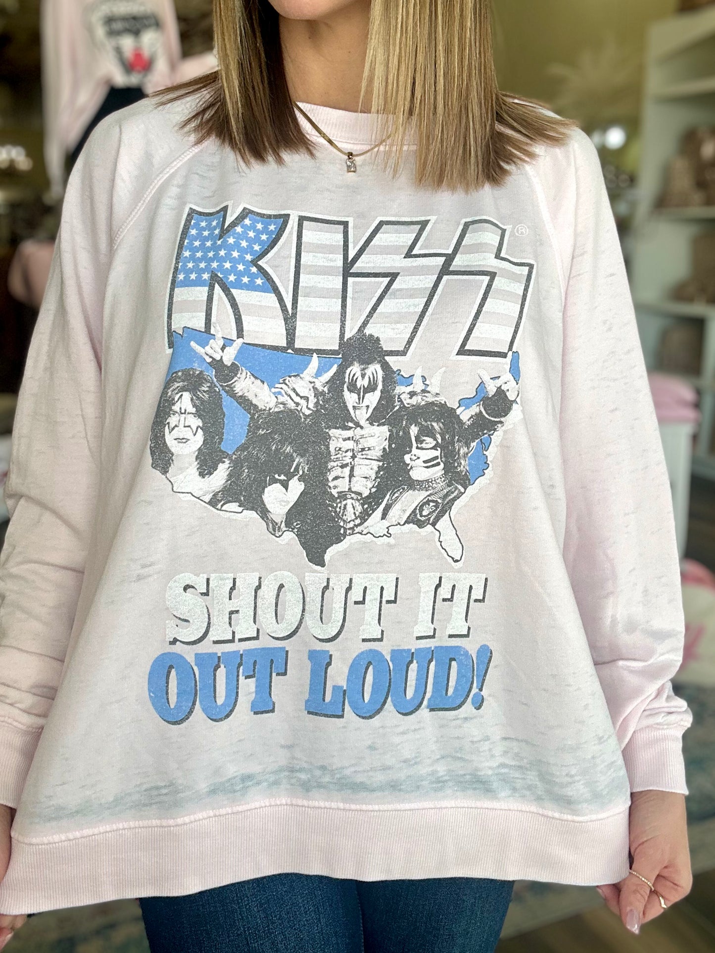 Kiss Shout It Out Loud Sweatshirt in Pale Pink