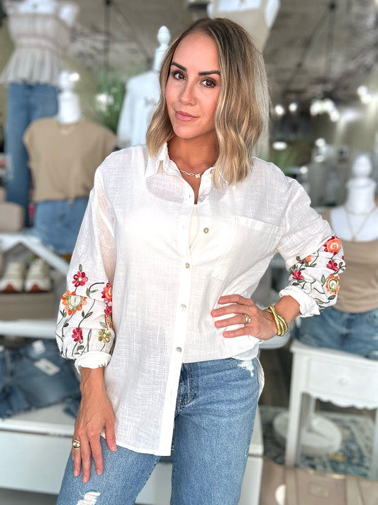 NEW! Summer's Floral Embroidered Top