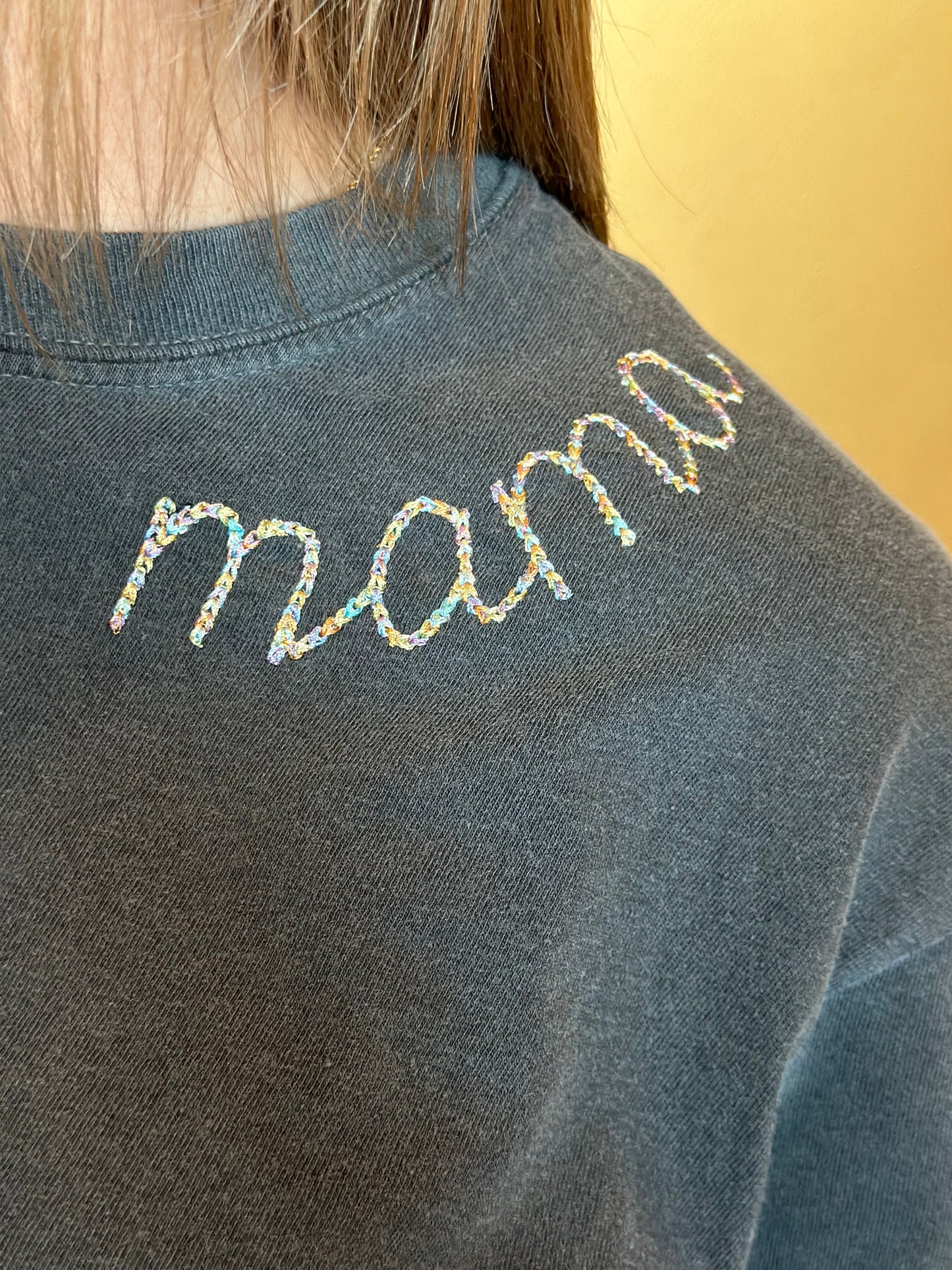 Mama Embroidered Tee in charcoal