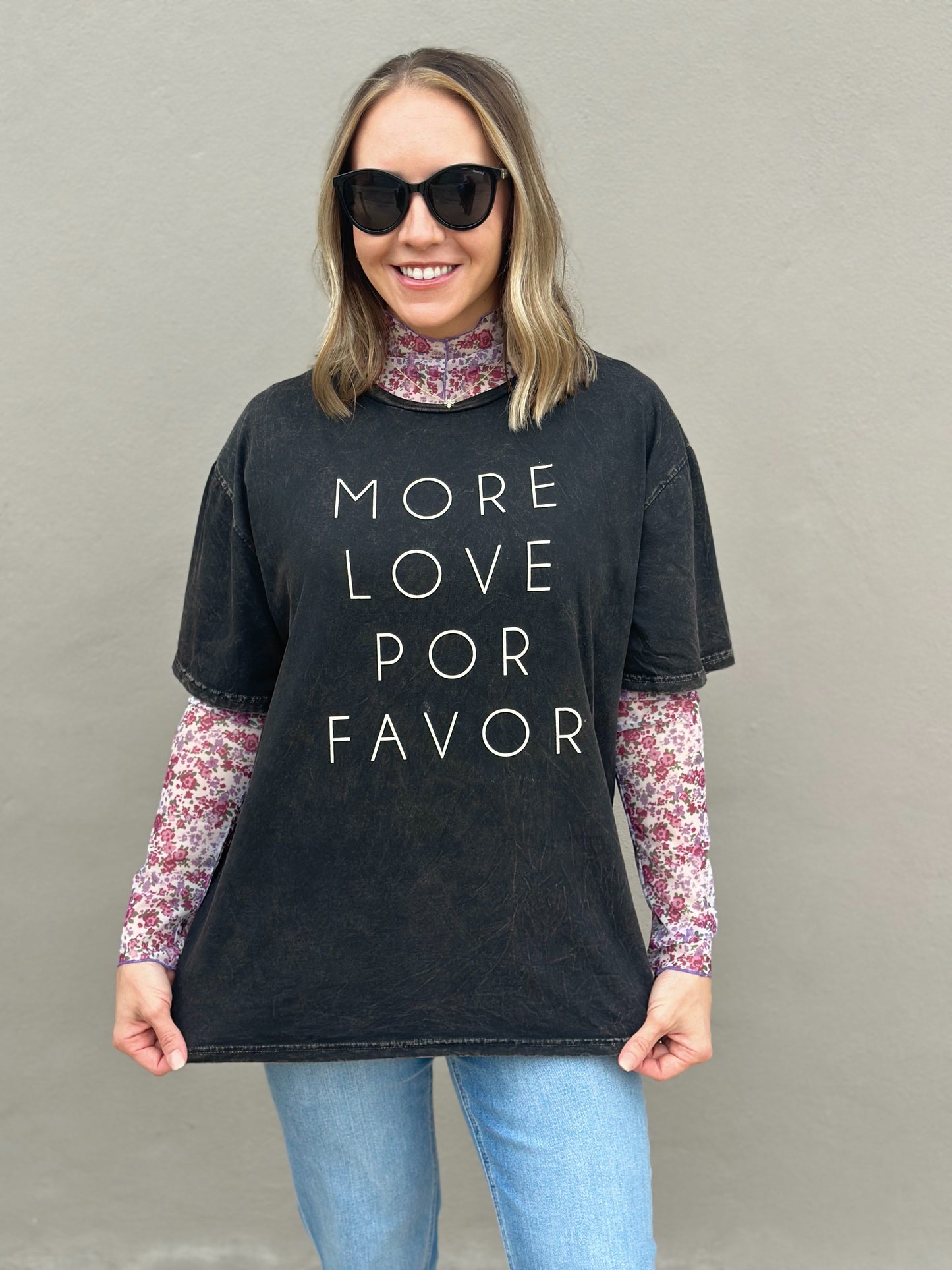 NEW! MORE LOVE POR FAVOR tee in mineral black