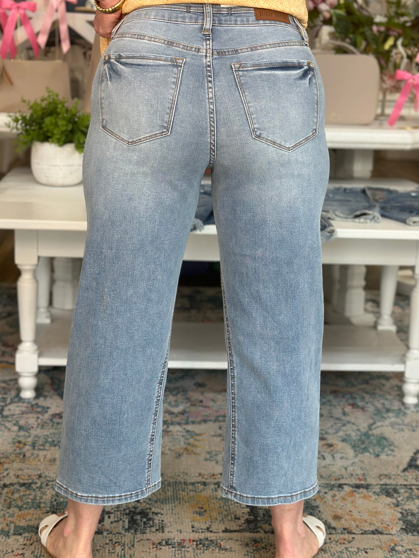 NEW! Judy Blue Lainey crop jeans in medium wash