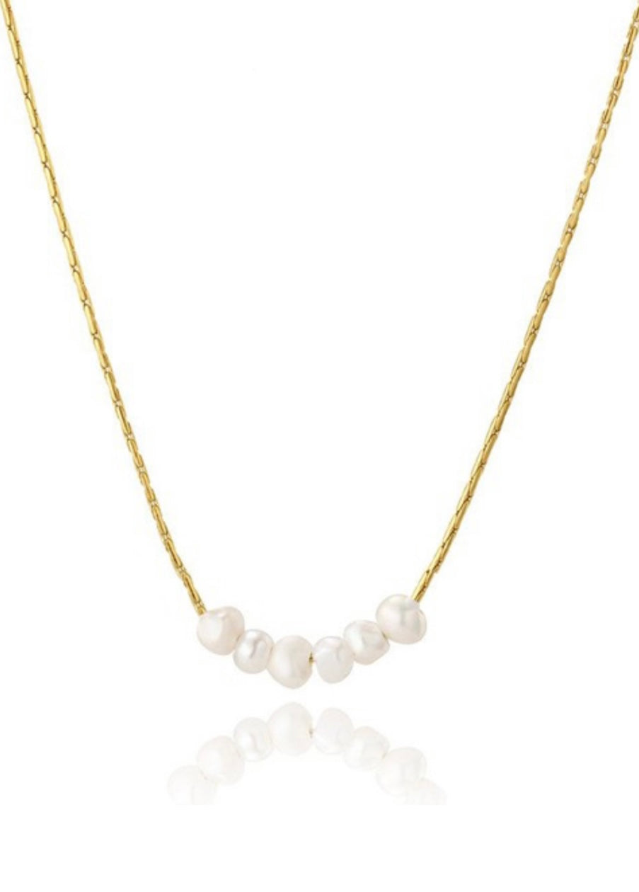 Dainty Pearl Necklace