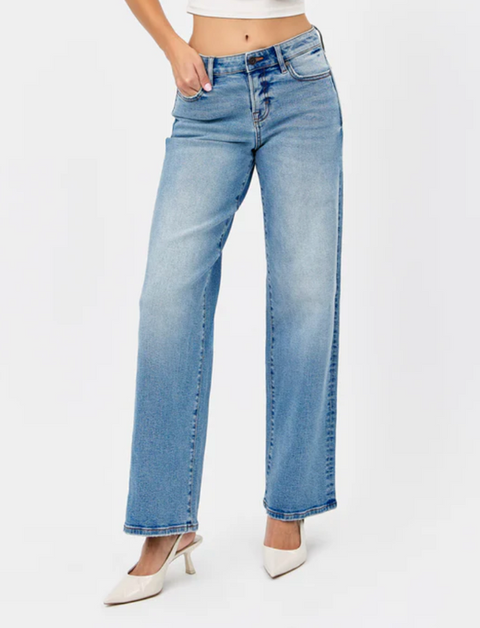 Hidden Logan Lynn Curved Seam Jean
