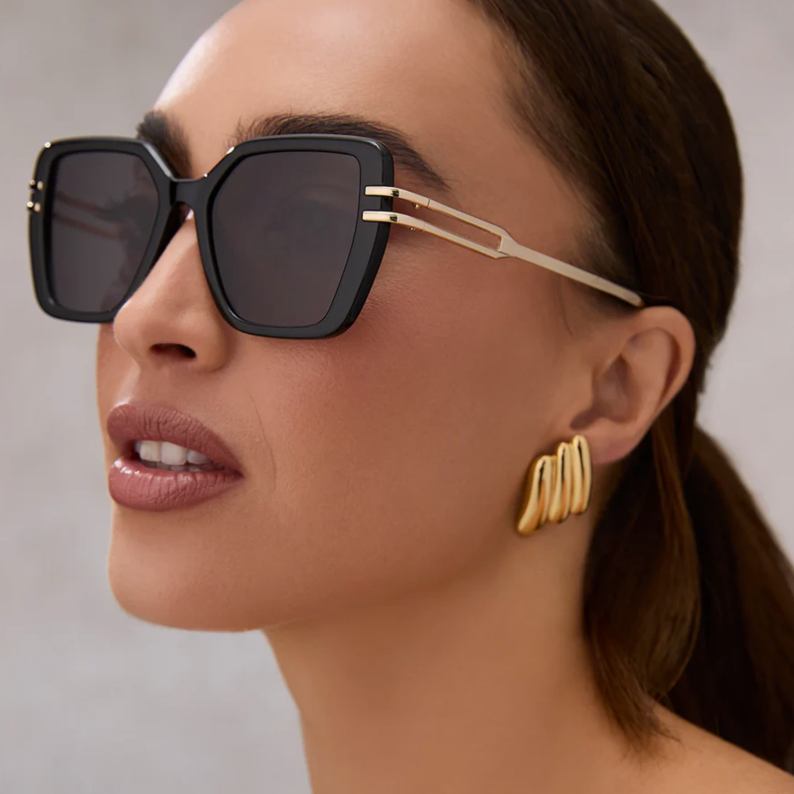 DASHA Black Square Sunglasses DE01-0870-BKGRN