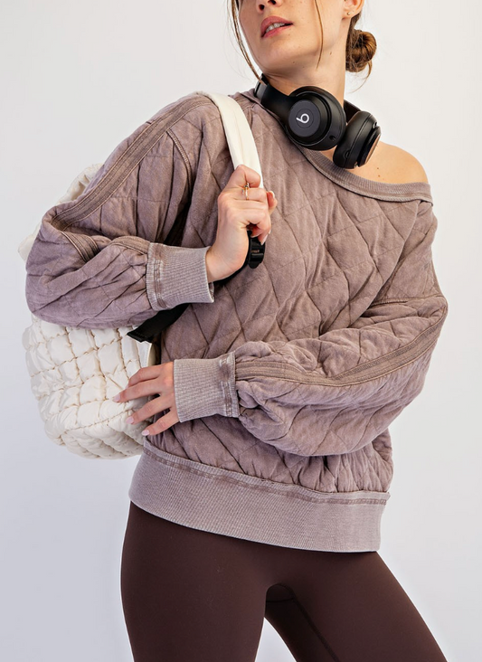 Quilted Comfort Pullover Top in Mocha