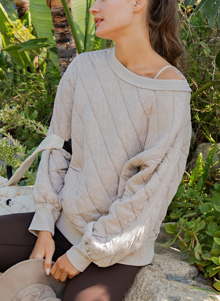 Quilted Comfort Pullover Top in Mocha